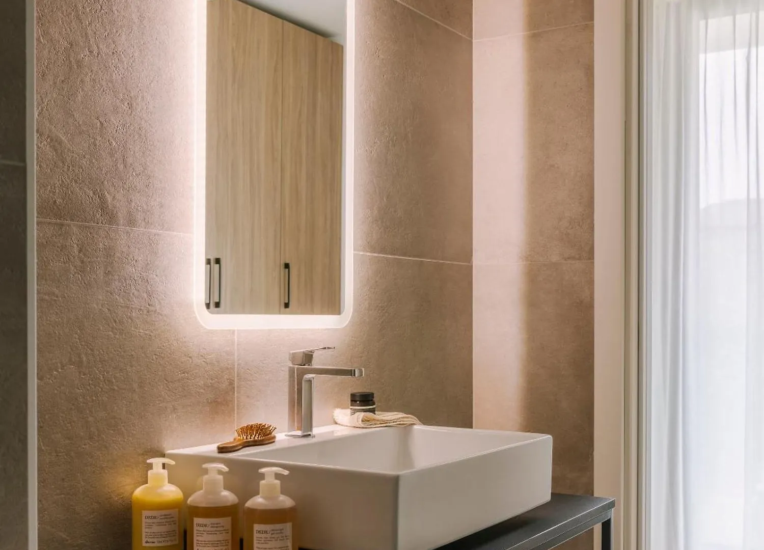 Sonder Atelier Aparthotel Milan 4*,